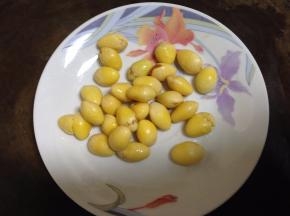 白果去皮备用