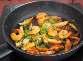 放生抽、盐、香葱炒均即可