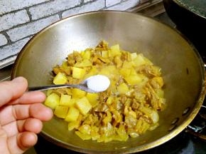 加盐，煮20分钟左右