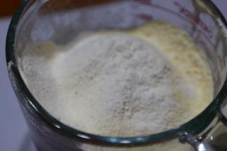 一同加入过筛好的粉类，（没有杏仁粉的朋友适用的方子）