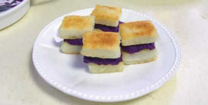 上面再盖上一片年糕