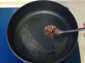 放入一小勺糖桂花