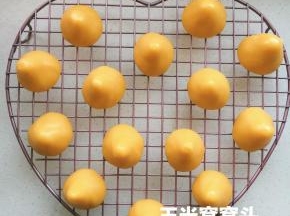 咬一口，糯糯的
