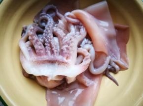 去皮，去内脏，去眼睛，洗净
