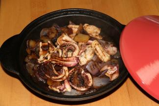 铸铁塔吉锅保温性很强