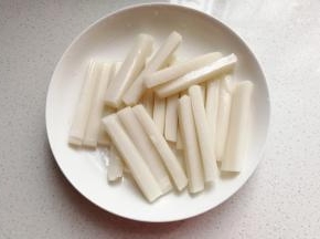 先准备年糕；