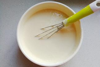 顺着一个方向搅打均匀；