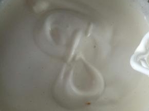 隔热水打发，打蛋器高速打发至提起打蛋头画8字不消失