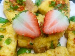 再切一个草莓，好新鲜勒