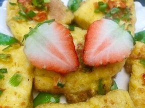 再切一个草莓，好新鲜勒