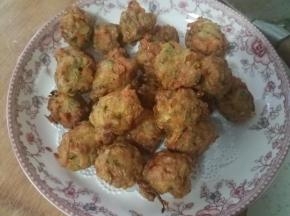 轻轻炸一下后，沥油捞出。