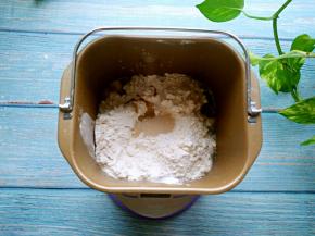 面团所有材料放入面包桶