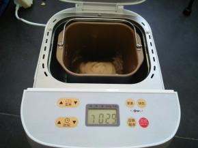 启动面包机面30分钟，发酵到二倍大