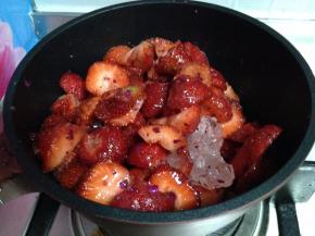 搅匀，用中火开始煮