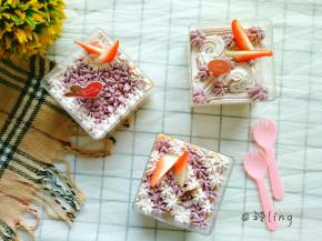 发挥你的想象，可以用两种颜色的奶油间隔开