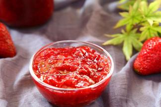 冷却后装瓶密封保存