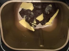 揉至12分钟后放入软化的黄油