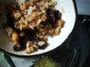 所有食材倒入榨汁机