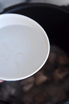 加入适量的水。