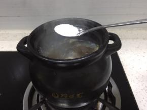 加入一勺盐调味