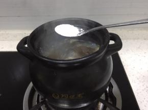 加入一勺盐调味