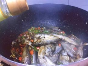 加入一勺料酒去腥