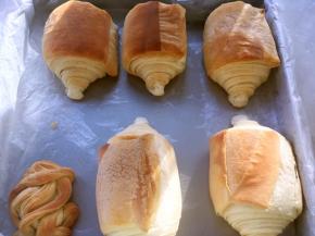 入烤箱170度烤25分钟，表面上色即可，不喜欢上色的，可以烤15分钟后加盖锡纸，出炉放晾晒网上凉透