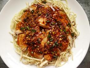 将剩的料汁全部浇上就做好了。