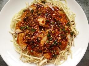 将剩的料汁全部浇上就做好了。