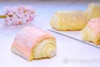 粉嫩的颜色，特别清爽，看着更有食欲，裹了奶酪馅，口感也更丰富