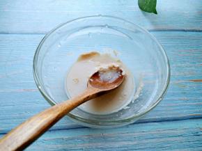 酵母加入温水拌匀