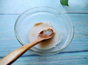 酵母加入温水拌匀