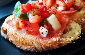 取出放上配菜即可