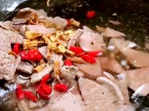 调入适量盐和橄榄油即可