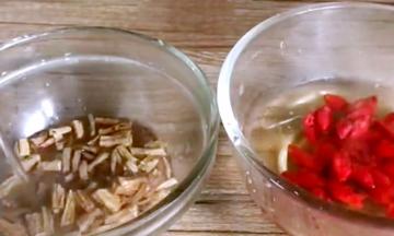 将党参、枸杞洗净，提前半小时泡发