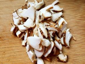 香菇切片或者颗粒。