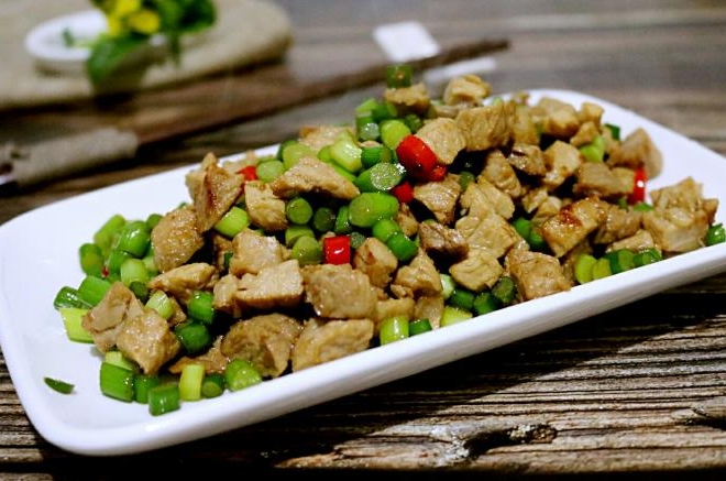 肉炒蒜苔末