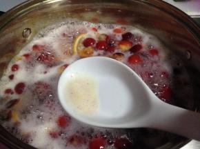 煮开后撇去浮沫