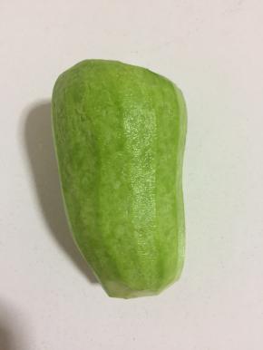 萝卜削皮，洗净备用！