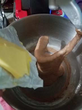 放入软化的黄油，继续中高速和面10分钟。