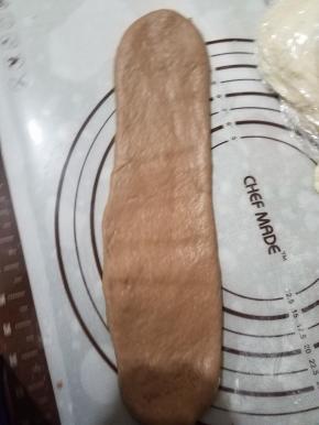 再次擀成长条状。