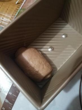 放入吐司盒子内。
