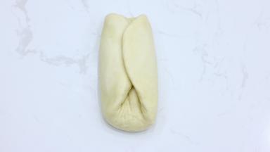 先左右折叠一次