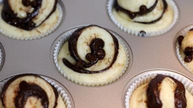 放入发酵箱中，36℃，湿度82%，发酵40分钟~50分钟。具体时间要看发酵状态。发至1.5倍大左右就可以了。