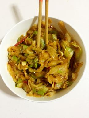 用筷子搅拌均匀即可。