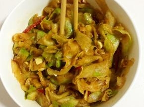 用筷子搅拌均匀即可。
