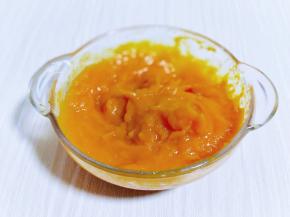 做好的南瓜泥放旁边备用。