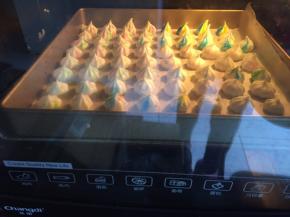 放入预热好的烤箱80度，中层50分钟