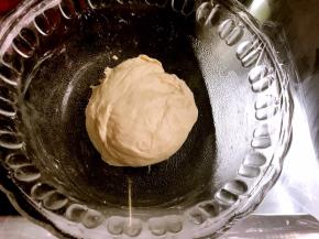 揉至扩展状态后密封发酵至2到3倍大