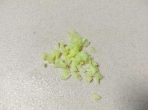 另一半姜切成碎末
